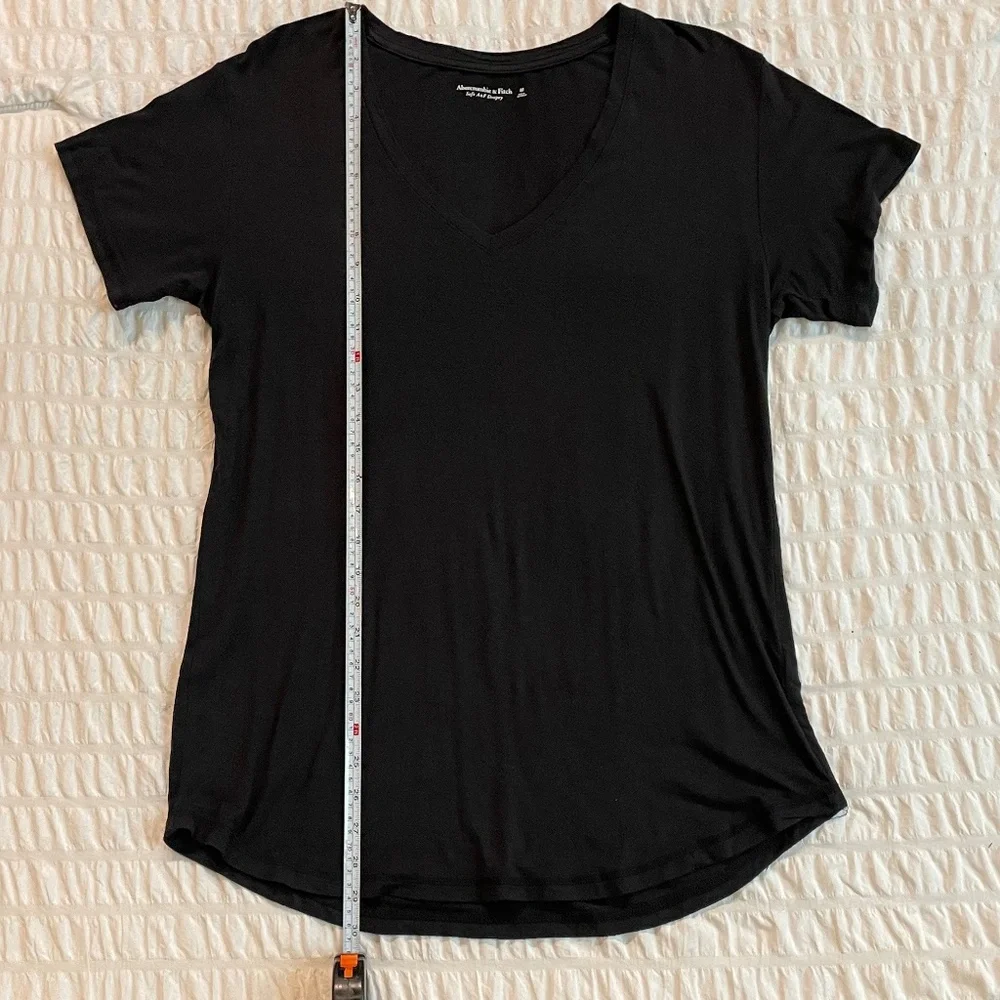 🌟(2 for $36) Abercrombie & Fitch V-Neck Tees | Soft A&F Drapey T-Shirt | Size M - Picture 7 of 13